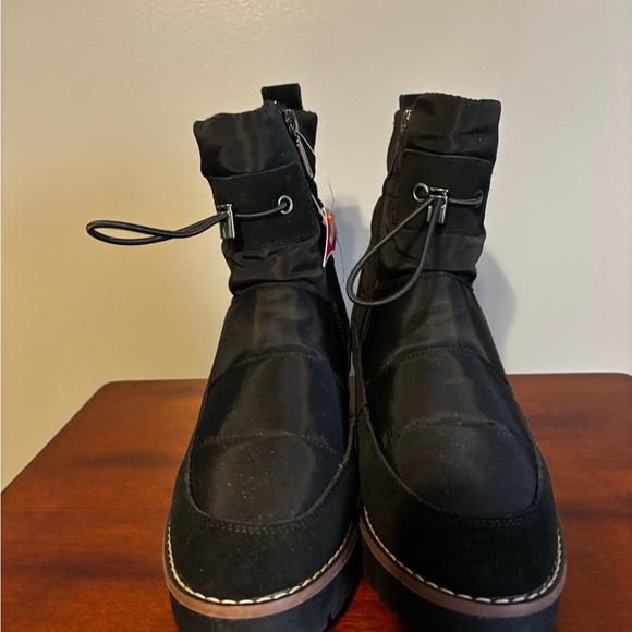 Blondo Black Quilted Winter Boots - Picture 2 of 5